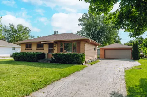 8934 S 11th, Oak Creek, WI 53154