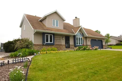 w208n16505 Glen Hl, Jackson, WI 53037