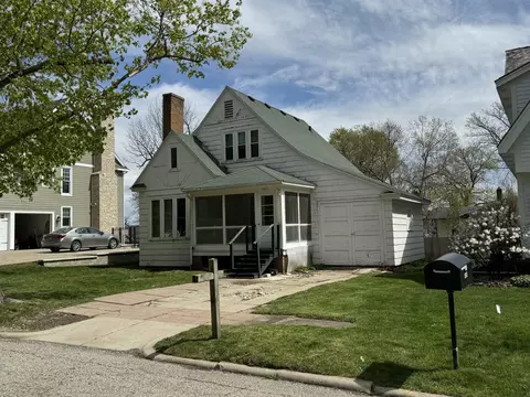 1626 Evergreen, Lake Geneva, WI 53147