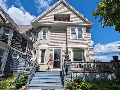 1032 N 21st, Milwaukee, WI 53233