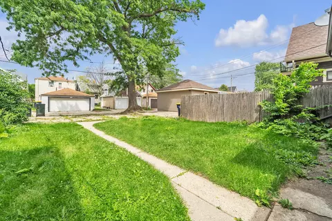 1621 S 76th, West Allis, WI 53214