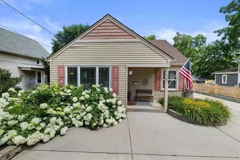 w61n382 Washington, Cedarburg, WI 53012