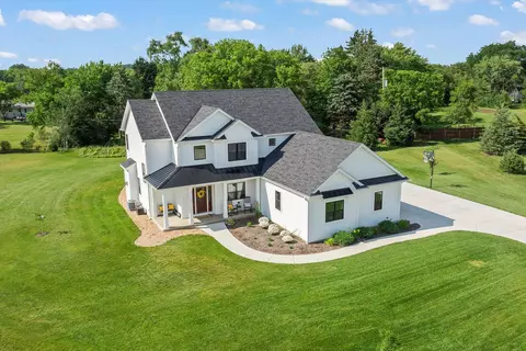 w326s7965 Rolling Hls, Mukwonago, WI 53149