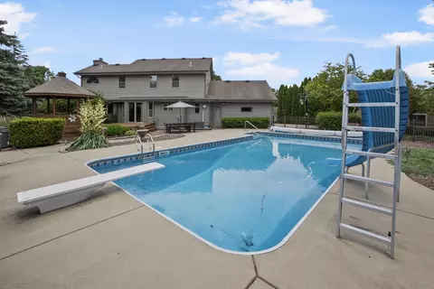 n53w16123 Whispering, Menomonee Falls, WI 53051