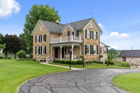 8988 Townline, Kewaskum, WI 53040