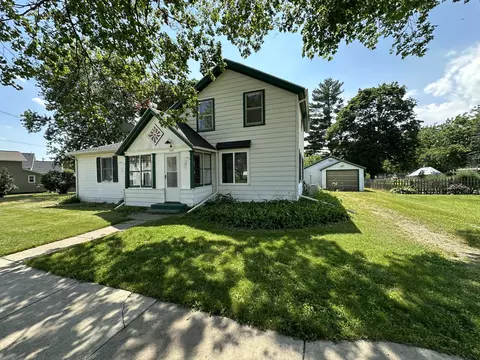 219 Walworth, Sharon, WI 53585