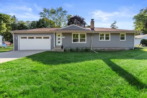 1621 S Woodside, New Berlin, WI 53151