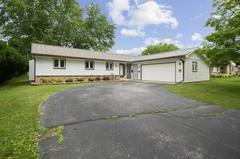 650 Meadow, Burlington, WI 53105