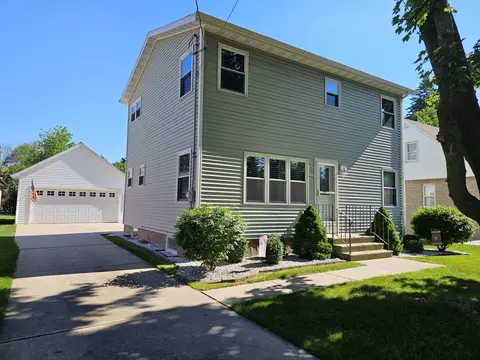 3220 Waldo, Manitowoc, WI 54220