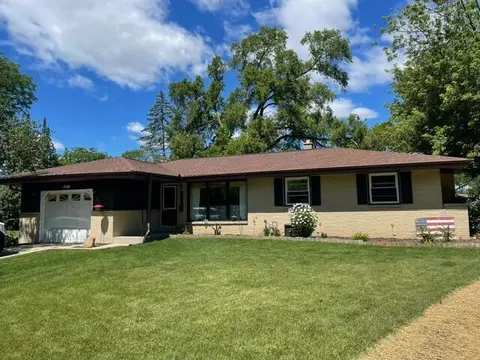 5574 Oakwood, Greendale, WI 53129