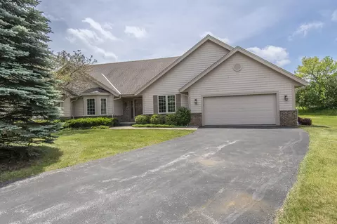 7177 W Mequon Trl, Mequon, WI 53092
