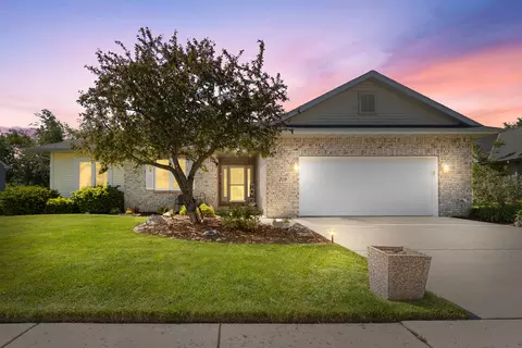 219 Cleveland, Hartford, WI 53027