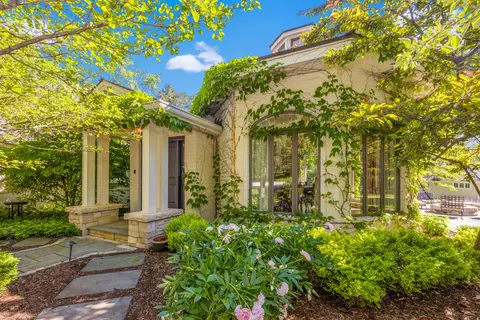 11352 N Shorecliff, Mequon, WI 53092