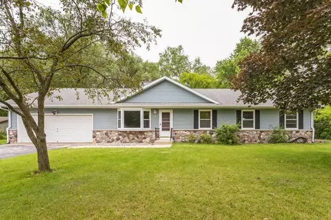 857 Bark Lk, Hubertus, WI 53033