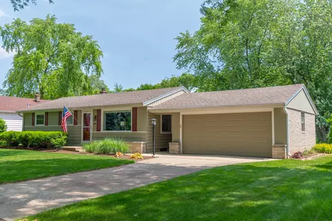 1800 N 118th, Wauwatosa, WI 53226
