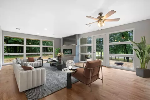 w271s3599 Oak Knl, Waukesha, WI 53189