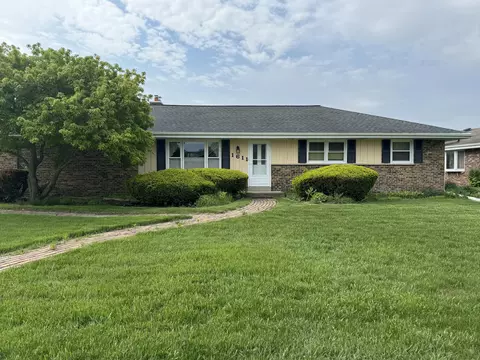 1611 Hickory, South Milwaukee, WI 53172