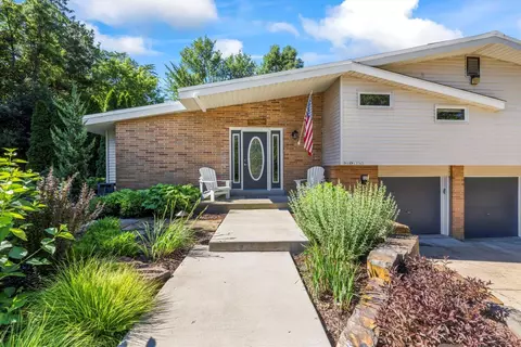n68w13743 Bay Rdg, Menomonee Falls, WI 53051