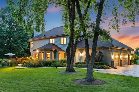 575 Chapel Hl, Wales, WI 53183