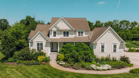w275n5938 Green Mdw, Lisbon, WI 53089