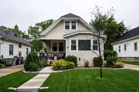 543 S Oak Park, Milwaukee, WI 53214
