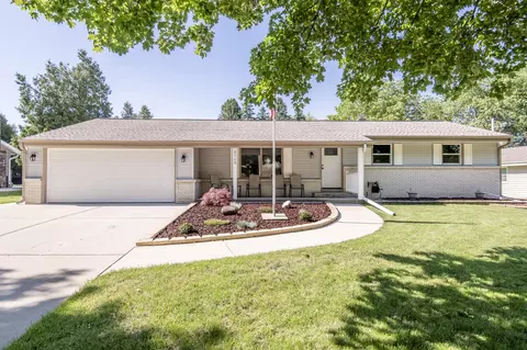 3713 W Thorncrest, Franklin, WI 53132
