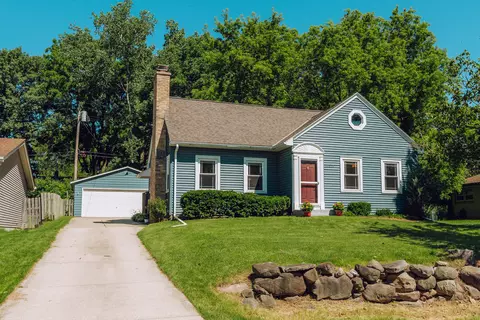 10518 W Spring Grn, Greenfield, WI 53228