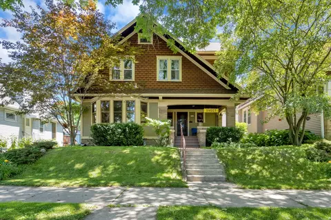 3336 S New York, Milwaukee, WI 53207