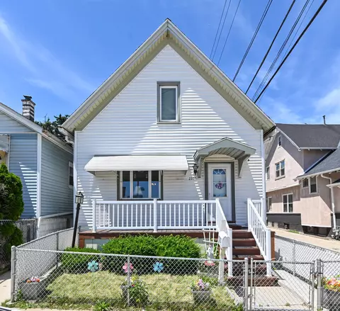 2323 S 5th, Milwaukee, WI 53207