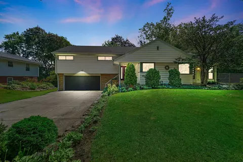 2626 N 117th, Wauwatosa, WI 53226