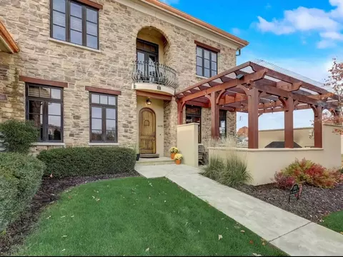 1630 St Andrews #17, Oconomowoc, WI 53066