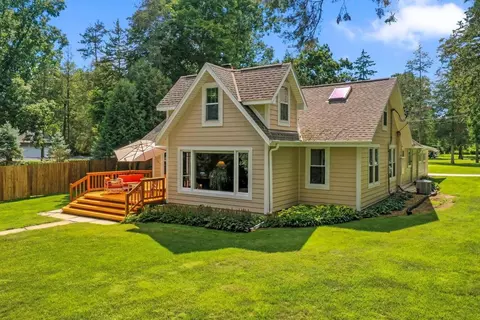 3206 N Interlaken, Summit, WI 53066