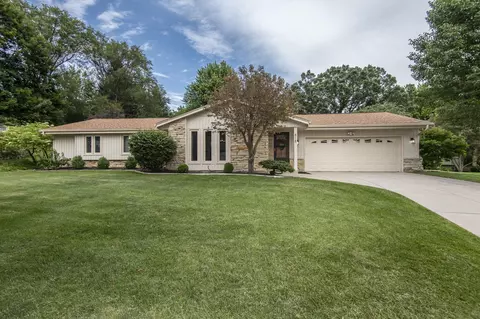 818 Crestwood, Waukesha, WI 53188