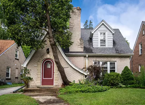 5663 N Crestwood, Glendale, WI 53209