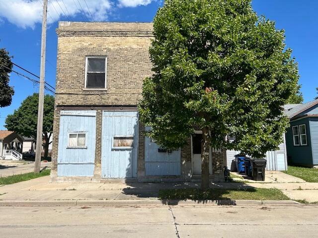 1301 Center, Racine, WI 53403 | 4 Photos - Movoto