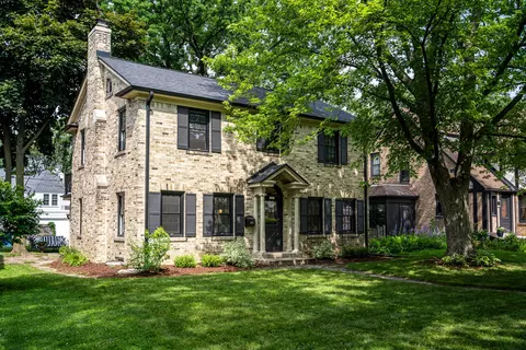 5247 N Hollywood, Whitefish Bay, WI 53217