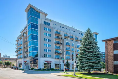 601 E Ogden #804, Milwaukee, WI 53202