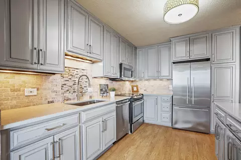 1919 N N Smt #4E, Milwaukee, WI 53202