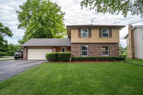 2215 De Carlin, Brookfield, WI 53045