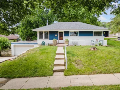 1530 Victoria, Waukesha, WI 53189