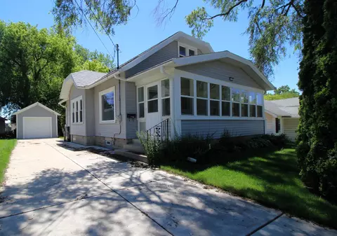 1025 Dopp, Waukesha, WI 53188