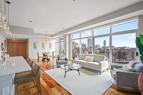 106 W Seeboth #903, Milwaukee, WI 53204