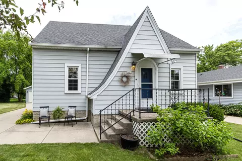 5661 S 42nd, Greenfield, WI 53221
