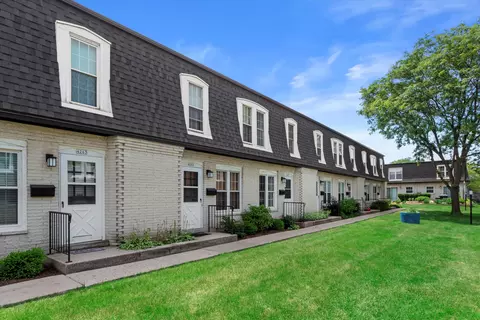 4267 W Cherrywood, Brown Deer, WI 53209