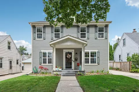 7902 Livingston, Wauwatosa, WI 53213