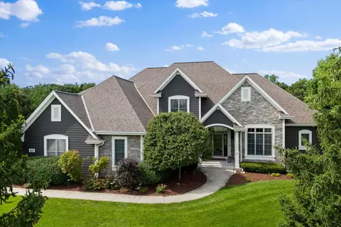 360 Hollyhock, Hartland, WI 53029