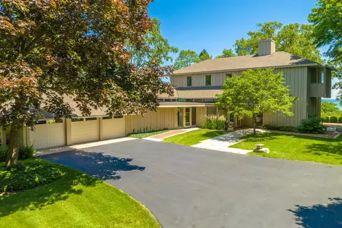 10804 N Lake Vw, Mequon, WI 53092
