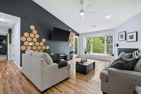 6180 Walnut #82, Cudahy, WI 53110