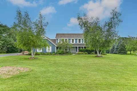 s96w33035 Hickorywood, Mukwonago, WI 53149