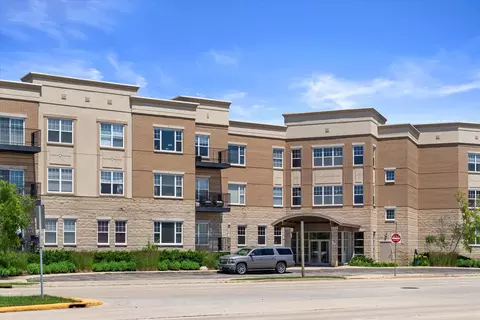 10900 W Bluemound #112, Wauwatosa, WI 53226